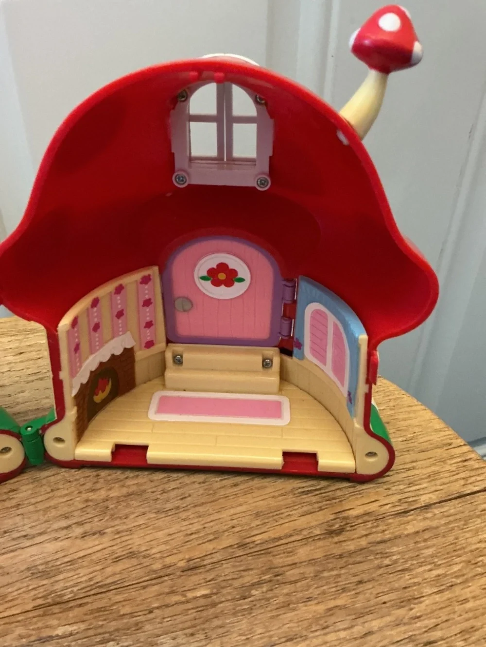 Vintage Sanrio Hello Kitty Mushroom Doll House 2001 Bandai